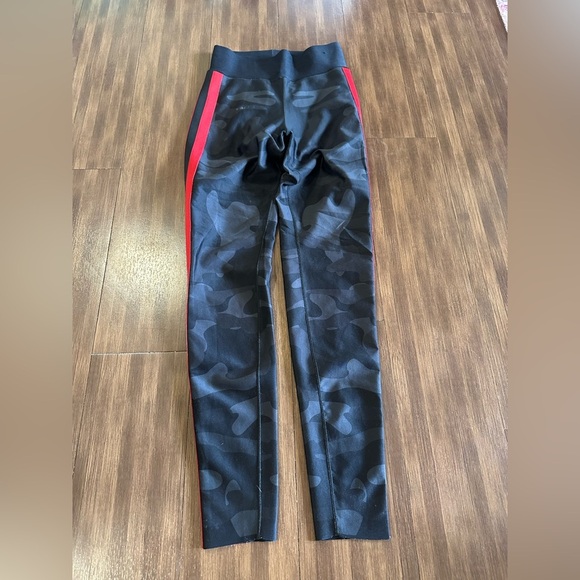 Womens ultracor camo and red collegiate stripe leggings size small - Picture 2 of 11